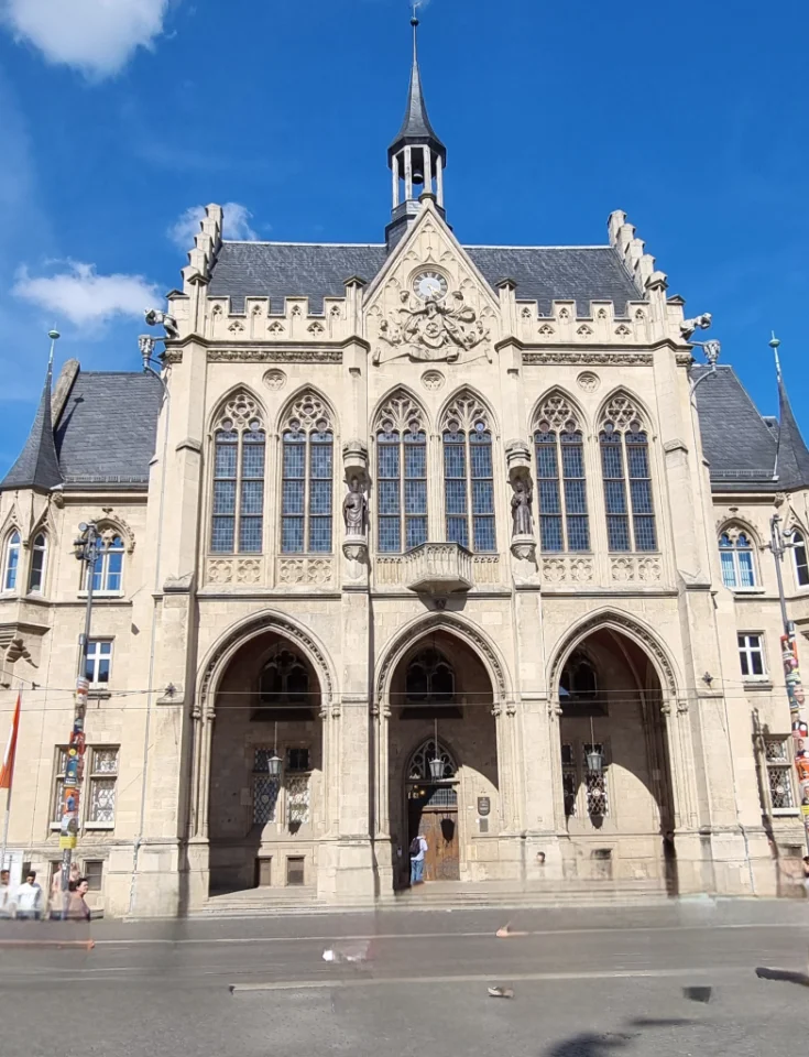 Blick auf das Rathaus.